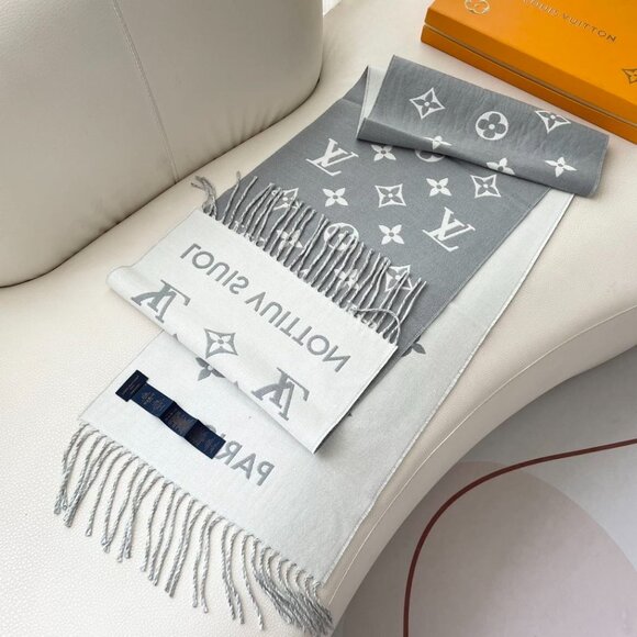Louis Vuitton Monogram Grey Scarf - Picture 4 of 6